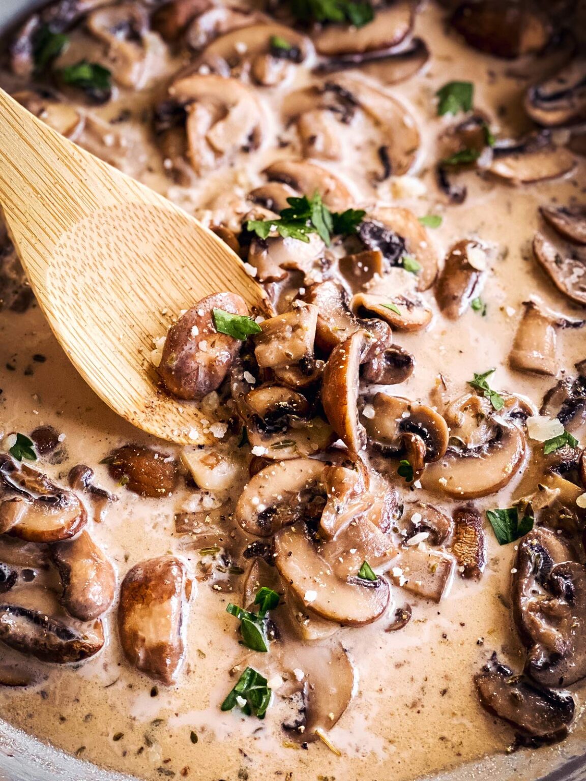 Rahmchampignons mit Knoblauch &amp; Parmesan Rezept - AlltagsKitchen